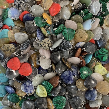 100 x 20mm Heart Pendants (Bulk)